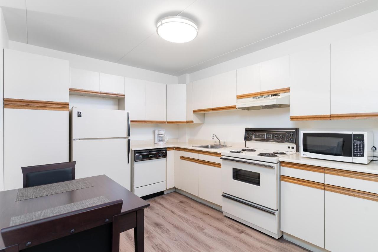 Fort Garry Place Furnished Suites ウィニペグ エクステリア 写真