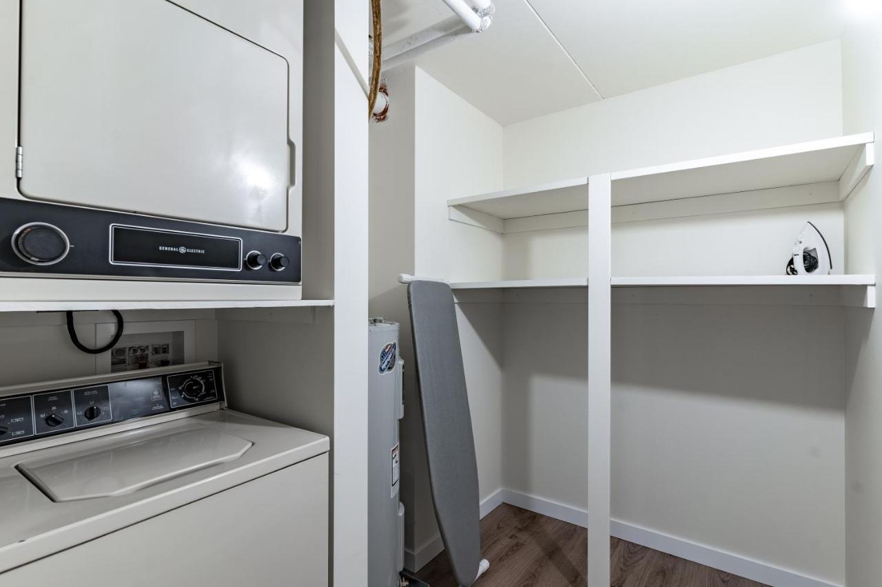 Fort Garry Place Furnished Suites ウィニペグ エクステリア 写真