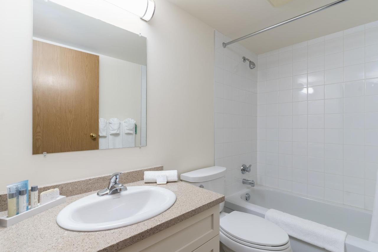 Fort Garry Place Furnished Suites ウィニペグ エクステリア 写真